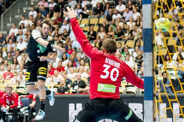 GER, Handball Laenderpiel Herren, Deutschland vs Norwegen 06.06.2018, Olympiahalle , Muenchen, GER, Handball Laenderpiel Herren, Deutschland vs Norwegen, im Bild Uwe Gensheimer (Deutschland 3) macht das Tor gegen Torbjorn Bergerud (Norwegen 30)
