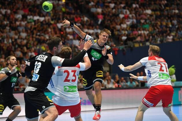 Sprungwurf Niclas PIECZKOWSKI (GER), Aktion,Wurf. Handball Laenderspiel der Maenner Deutschland (GER)-Norwegen (NOR), am 06.06.2018 Olympiahalle in Muenchen.