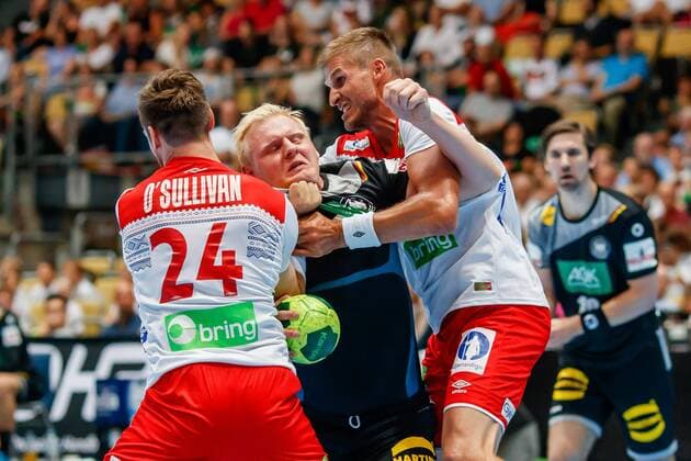 Bilder des Tages - SPORT Muenchen, Deutschland, 06.06.2018, Handball Laenderspiel der Maenner, Deutschland - Norwegen, Christian O Sullivan (NOR), Bjarte Myrhol (NOR) und Patrick Wiencek (GER) im Zweikampf ( DeFodi507