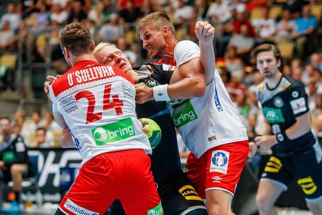 Muenchen, Deutschland, 06.06.2018, Handball Laenderspiel der Maenner, Deutschland - Norwegen, Christian O Sullivan (NOR), Bjarte Myrhol (NOR) und Patrick Wiencek (GER) im Zweikampf ( DeFodi507