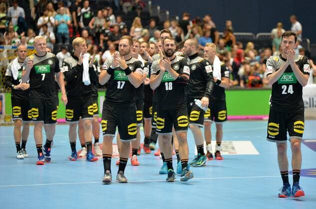 Bilder des Tages - SPORT 06.06.2018, xemx, Handball Testspiel, Deutschland - Norwegen, emspor, Die Spieler bedanken sich bei denn Fans nach der Niederlage Muenchen