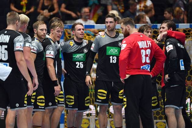 Teamfoto,Team,Mannschaft ,Mannschaftsfoto,deutsche Spieler, Enttaeuschung,Frust,enttaeuscht,frustriert,niedergeschlagen nach Spielende. Handball Laenderspiel der Maenner Deutschland (GER)-Norwegen (NOR) 25-30. am 06.06.2018 Olympiahalle in Muenchen.