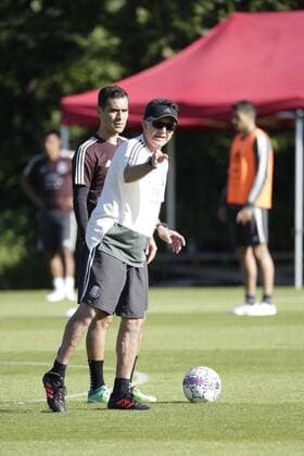 June 6, 2018 - EUM20180606DEP25.JPG.COPENHAGUE, Dinamarca, Soccer Futbol-Seleccion Mexicana.- El DT de la Seleccion Mexicana, Juan Carlos Osorio, durante el entrenamiento del Tri en el Complejo deportivo del estadio Brondby, este 6 de junio de 2018, previo al partido a disputarse ante su similar de Dinamarca este sabado. Foto: Agencia EL UNIVERSAL Luis Cortes MAR. Latin News: June 6, 2018 Copyright: xLuisxCortesx