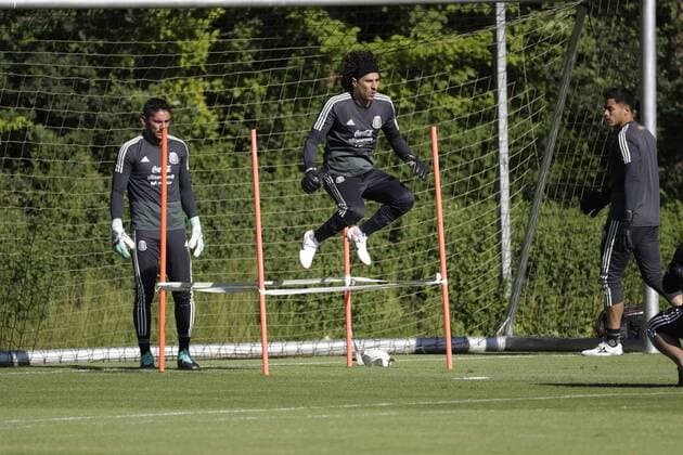 June 6, 2018 - EUM20180606DEP24.JPG.COPENHAGUE, Dinamarca, Soccer Futbol-Seleccion Mexicana.- Los guardametas nacionales, Jose de Jesus Corona, Guillermo Ochoa y Alfredo Talavera, durante el entrenamiento de la Seleccion Mexicana, en el Complejo deportivo del estadio Brondby, este 6 de junio de 2018, previo al partido a disputarse ante su similar de Dinamarca este sabado. Foto: Agencia EL UNIVERSAL Luis Cortes MAR. Latin News: June 6, 2018 Copyright: xLuisxCortesx