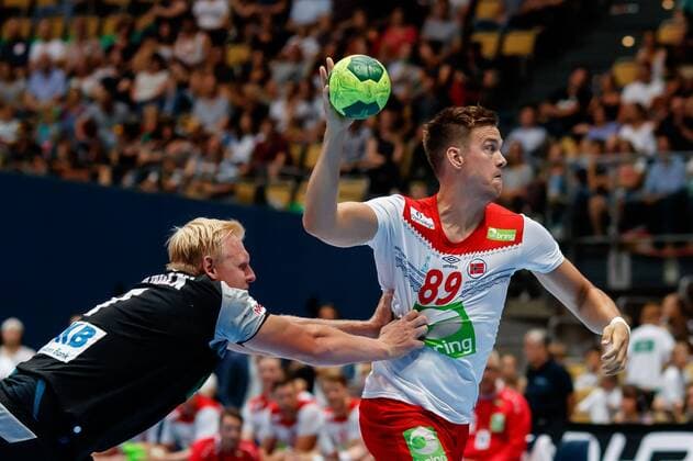 Muenchen, Deutschland, 06.06.2018, Handball Laenderspiel der Maenner, Deutschland - Norwegen, Patrick Wiencek (GER) und Espen Lie Hansen (NOR) im Zweikampf ( DeFodi507