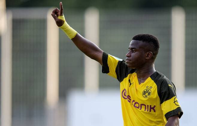 Bayer 04 Leverkusen vs Borussia Dortmund, Halbfinal Hinspiel B Junioren Bundesliga, 06.06.2018 Youssoufa Moukoko (Borussia Dortmund 18)- beim Halbfinal Hinspiel der B Junioren Bundesliga zwischen Bayer Leverkusen und Borussia Dortmund am 06.06.2018, , Leverkusen NRW Deutschland Ulrich-Haberland Stadion *** Bayer 04 Leverkusen vs Borussia Dortmund Semi-final first leg B Junior Bundesliga 06 06 2018 Youssoufa Moukoko Borussia Dortmund 18 at the semi-final First leg of the B Junior Bundesliga between Bayer Leverkusen and Borussia Dortmund on 06 06 2018 Leverkusen NRW Germany Ulrich Haberland Stadion