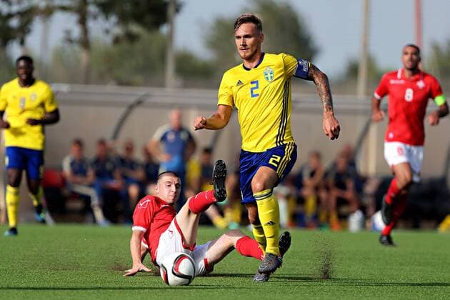 Fußball, U21 EM Quali, Malta-Schweden 07 06 2018 - Centenary Stadium, Ta Qali, Malta UEFA Under-21 Championship Qualifying Group 6 Malta v Sweden Sweden Under-21 captain Linus Wahlqvist (2) goes past Malta U21 U 21 player Jurgen Degabriele (L) during the UEFA Under-21 Championship Qualifying Group 6 match between Malta and Sweden at the Centenary Stadium, Ta Qali, Malta on 07 June 2018. Soccer UEFA Under-21 Championship Poland 2017 - Qualifying Group 6 MLT_SWE_U21_18