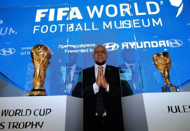 Bilder des Tages - SPORT 2018 FIFA World Cup WM Weltmeisterschaft Fussball June 8, 2018 Today, Hyundai Motor, the Official Automotive Partner of the FIFA 2018 World Cup in Russia â ¢, opens a special exhibition at the Hyundai Motorstudio Gallery in Moscow, timed to coincide with the FIFA 2018 World Cup in Russia â ¢ - the FIFA World Football Museum with the support of Hyundai. The exhibition is devoted to the FIFA World Cup â ¢ FIFA, passion and devotion of fans of this as well as about the history of the tournament by the players, forever inscribed their names in the annals of the championship. At the opening ceremony, the guests were able to see the cup for the first time, which will be presented to the winners of the FIFA 2018 â ¢ FIFA World Cup, as well as the Jules Rome Cup, the original trophy of the FIFA World Cup from 1930 to 1970. Roberto Carlos da Silva Rosa - Brazilian football player, World Champion 2002.