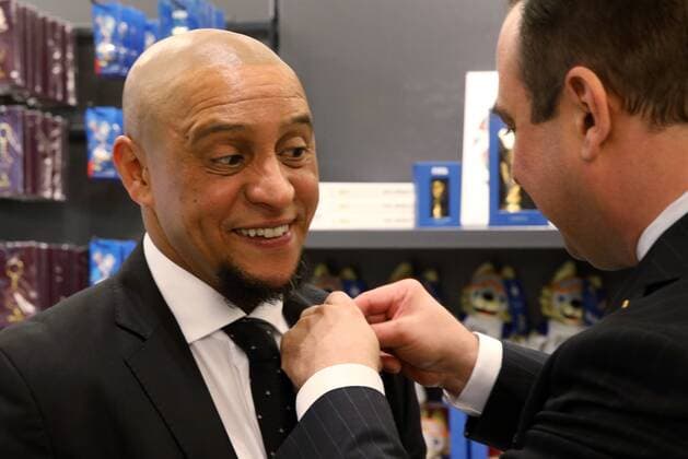 MOSCOW, RUSSIA â€“ JUNE 8, 2018: Brazilian football player Roberto Carlos (L) at the opening of the exhibition The History Makers presented by FIFA Partner Hyundai and hosted by the FIFA World Football Museum at the Hyundai Motorstudio Moscow at Novy Arbat (New Arbat) Street ahead of the forthcoming FIFA World Cup WM Weltmeisterschaft Fussball Russia 2018. Vladimir Gerdo TASS  TS0832E0