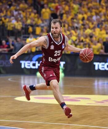 Anton Gavel (FC Bayern), mit Ball ALBA Berlin-FC Bayern München Basketball Basketball, easyCredit BBL, Deutsche Meisterschaft, Playoff, playoffs, play-off, DM-playoff, Finale, 2. Spiel, Spiel 2,Herren, men, Saison 2017 2018 Berlin, 7.6.2018 Mercedes Benz Arena