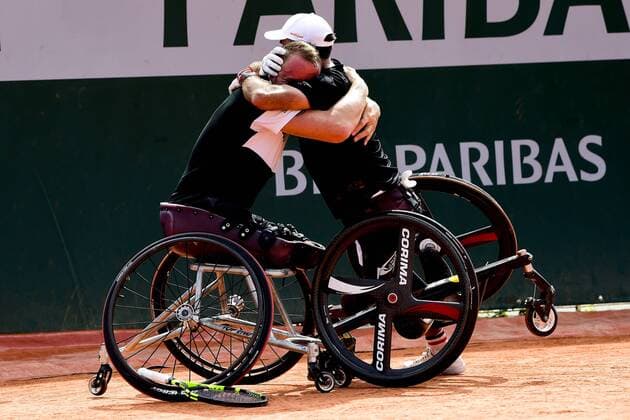 joie de Stephane Houdet (Fra) Nicolas Peifer - Finale Double Homme Wheelchair TENNIS : Internationaux de France de Roland Garros 2018 - Finale Double Hommes Fauteuil - Paris - 09 06 2018 JBAutissier Panoramic 