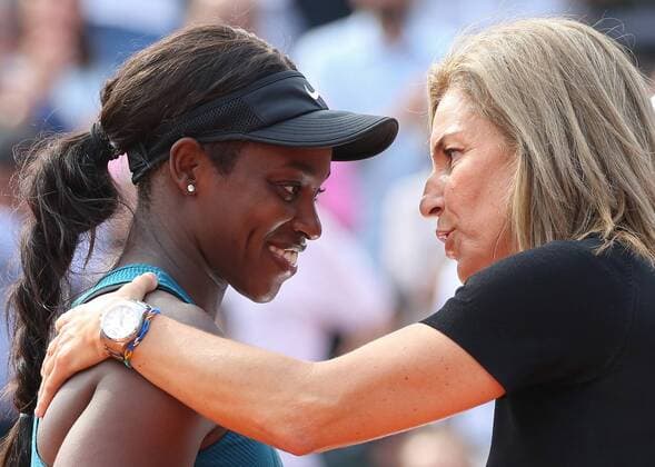 American Sloane Stephens (L) speaks with former French Open champion Arantxa Sanchez Vicario after Stephens lost her French Open women s final match against Simona Halep of Romania at Roland Garros in Paris on June 9, 2018. Halep defeated Stephens 3-6, 6-4, 6-1 to win her first major championship.  PAR20180609035 DAVIDxSILPA