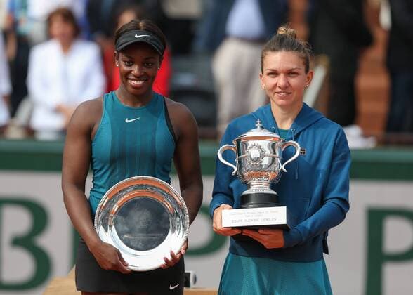 Themen der Woche - SPORT KW23 Bilder des Tages - SPORT Finalistin SLOANE STEPHENS (USA) und Siegerin SIMONA HALEP (ROU) mit Pokal,Siegerehrung,Praesentation Copyright: xJuergenxHasenkopfx