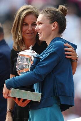 Simona Halep, ROU, and Arantxa Sanchez-Vicario after womens final of 2018 French Open at Roland Garros, Paris, 09 06 2018; - *** Simona Halep ROU and Arantxa Sanchez Vicario after womens final of 2018 French Open at Roland Garros Paris 09 06 2018 