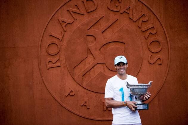 Rafael Nadal (Esp) posant avec le trophee du vainqueur des Internationaux de France de Roland Garros 2018 TENNIS : Internationaux de France de Roland Garros 2018 - Finale - Paris - 10 06 2018 JBAutissier Panoramic 