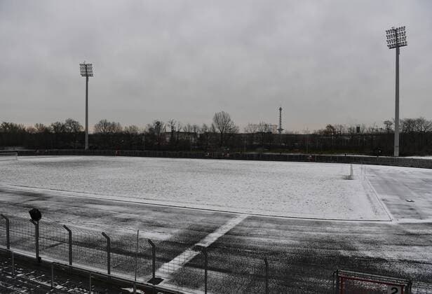 Fussball, Herren, Saison 2017 2018, NOFV-Oberliga Nord, Tennis Borussia, Spielfeld und Flutlicht im Mommsenstadion, im Mommsenstadion, hinten der Funkturm, 11.12. 2017 2017, Copyright: xMatthiasxKochx