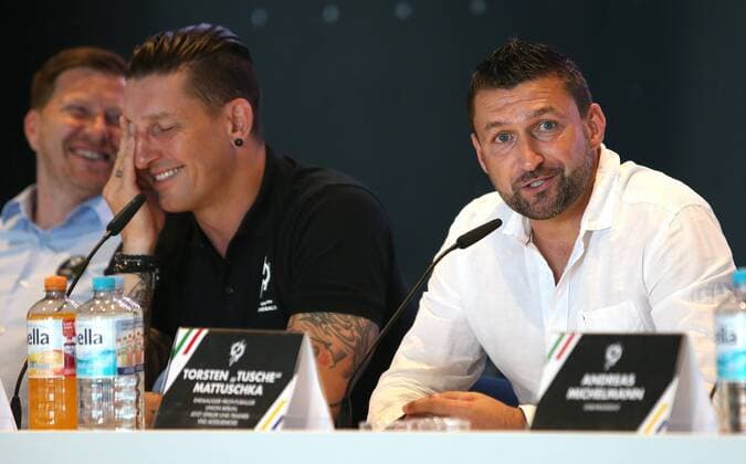 Berlin, Mercedes-Benz-Arena , 11.06.18, Vorstellung der Berliner Handball-WM-Botschafter anlaesslich der Handball Weltmeisterschaft 2019 Bild: v.l. Ex-Herthaner Mittelfeldspieler Andreas Neuendorf, Ex-Handball-Nationalspieler Stefan Kretzschmar und Torsten Mattuschka, ehemaliger Profi-Fußballer von Union Berlin Vorstellung der Berliner Handball-WM-Botschafter