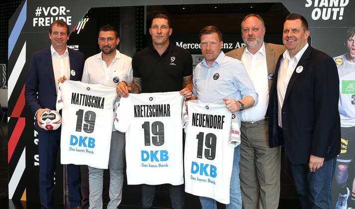 Berlin, Mercedes-Benz-Arena , 11.06.18, Vorstellung der Berliner Handball-WM-Botschafter anlaesslich der Handball Weltmeisterschaft 2019 Bild: v.l. Staatssekretaer fuer Aleksander Dzembritzki, Torsten Mattuschka, ehemaliger Profi-Fußballer von Union Berlin, Ex-Handball-Nationalspieler Stefan Kretzschmar , Ex-Herthaner Mittelfeldspieler Andreas Neuendorf, DHB Praesident Andreas Michelmann Vorstellung der Berliner Handball-WM-Botschafter