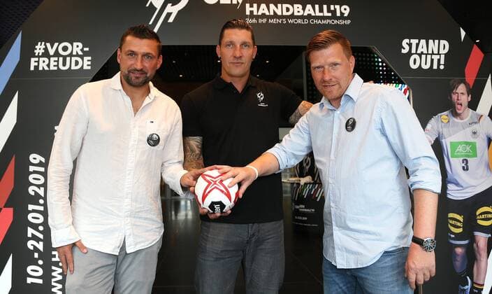 Berlin, Mercedes-Benz-Arena , 11.06.18, Vorstellung der Berliner Handball-WM-Botschafter anlaesslich der Handball Weltmeisterschaft 2019 Bild: v.l. Torsten Mattuschka, ehemaliger Profi-Fußballer von Union Berlin, Ex-Handball-Nationalspieler Stefan Kretzschmar , Ex-Herthaner Mittelfeldspieler Andreas Neuendorf Vorstellung der Berliner Handball-WM-Botschafter