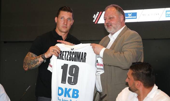 Berlin, Mercedes-Benz-Arena , 11.06.18, Vorstellung der Berliner Handball-WM-Botschafter anlaesslich der Handball Weltmeisterschaft 2019 Bild: v.l. Ex-Handball-Nationalspieler Stefan Kretzschmar , DHB Praesident Andreas Michelmann Vorstellung der Berliner Handball-WM-Botschafter