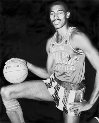 United States: 1959 All-Star basketball player Wilt Chamberlain wearing a Harlem Globetrotters uniform. xUnderwoodxArchives 3-Sport-BB-M_4 990_05_3-Sport-BB-M_4HR