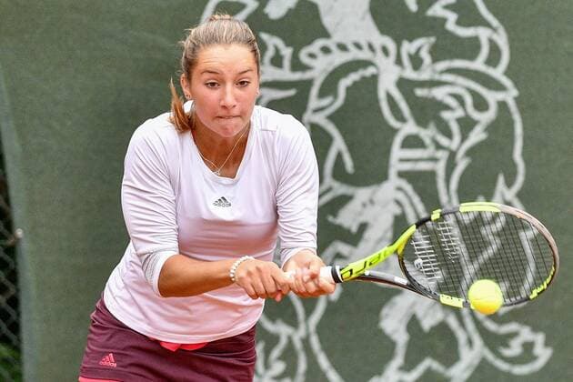 GER, ITF Womens Circuit, 6. ITF- Bredeney Ladies Open 2018 vom 11.-16. Juni, im Bild 11.06.2018, Verein Tennisclub Bredeney e.V. Essen GER, ITF Womens Circuit, 6. ITF- Bredeney Ladies Open 2018 vom 11.-16. Juni, im Bild Linda Puppendahl (GER) beim Rückhandschlag