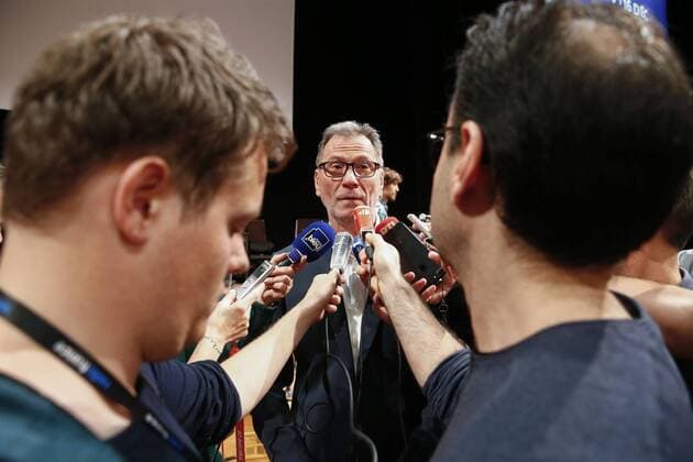 Olivier Krumbholz ( Selectionneur entraineur coach France ) interviewe par les journalistes radios HANDBALL : Tirage au Sort Euro 2018 - Maison de la Radio - 12 06 2018 GwendolineLeGoff Panoramic 