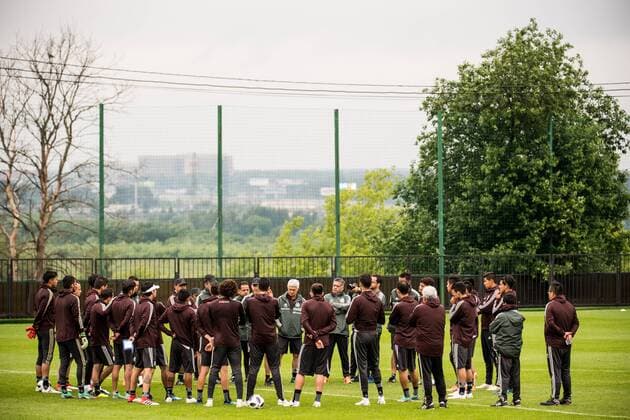 180612 Juan Carlos Osorio, coach of Mexico talks to the players during a practice session ahead of the 2018 FIFA World Cup WM Weltmeisterschaft Fussball on June 12, 2018 in Moscow. Photo: Petter Arvidson BILDBYRN kod PA 92060 Copyright: PETTERxARVIDSON BB180612PA053