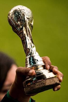 180612 A copy of the World Cup Trophy is seen during Mexico practice session ahead of the 2018 FIFA World Cup WM Weltmeisterschaft Fussball on June 12, 2018 in Moscow. Photo: Petter Arvidson BILDBYRAN kod PA 92060 Copyright: PETTERxARVIDSON BB180612PA055