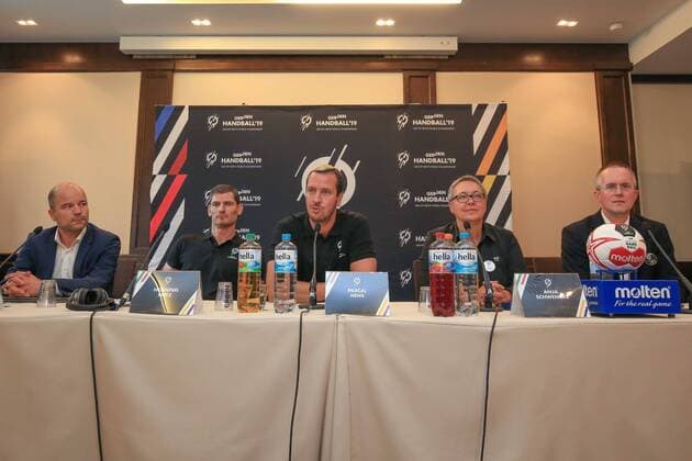Deutschland , Hamburg , Handball DHB , Lindner Park-Hotel , PK Spielort Hamburg stellt seine Botschafter für die Handball-WM 2019 vor , homas Zimmermann, Vorstand Marketing & Kommunikation des Deutschen Handballbundes Henning Fritz Pascal Hens Anja Schwencke Chefin des lokalen Organisationskomitee Pressesprecher Tim Oliver Kalle