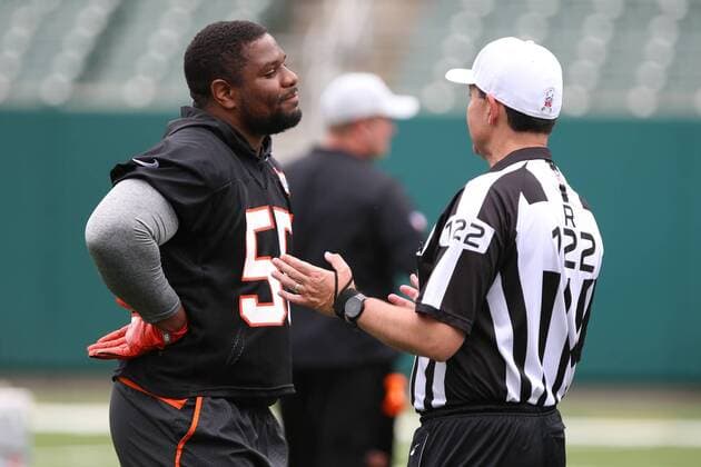 CINCINNATI, OH - JUNE 12: Cincinnati Bengals linebacker Vontaze Burfict (55) talks to a referee during Bengals minicamp on June 12th, 2018 at Paul Brown Stadium in Cincinnati, OH. (Photo by Ian Johnson Icon Sportswire) NFL American Football Herren USA JUN 12 Bengals Minicamp Icon180612009 EDITORIAL USE ONLY