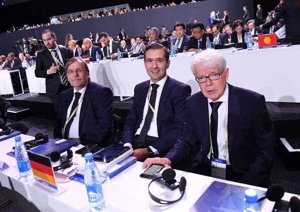 Fussball International FIFA Kongress 2018 in Moskau 13.06.3018 DFB Delegation beim Kongress; Vizepraesident Rainer Koch, Generalsekretaer Dr. Friedrich Curtius und Vizepraesident Dr. Reinhard Rauball (v.li.)