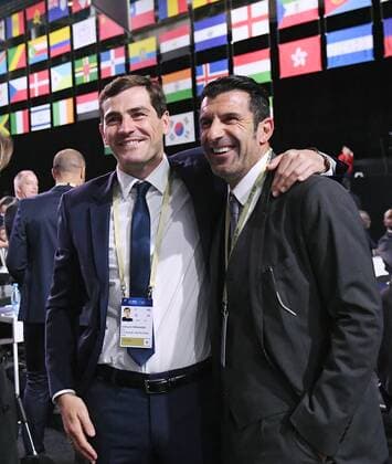 Fussball International FIFA Kongress 2018 in Moskau 13.06.3018 Ex Fussballer zu Gast beim Kongress; Iker Casillas (li, Spanien) und Luis Figo (Portugal)