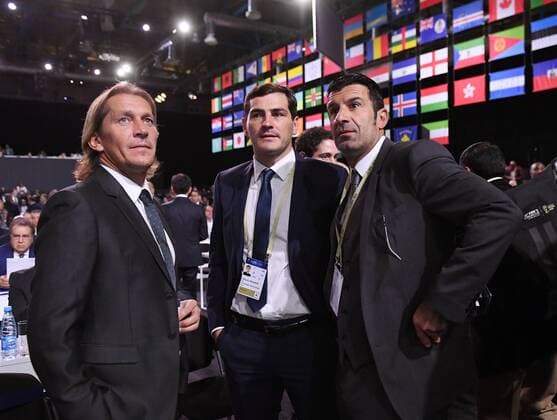 Fussball International FIFA Kongress 2018 in Moskau 13.06.3018 Ex Fussballer zu Gast beim Kongress; Michel Salgado (Spanien), Iker Casillas (Spanien) und Luis Figo (v.li, Portugal)