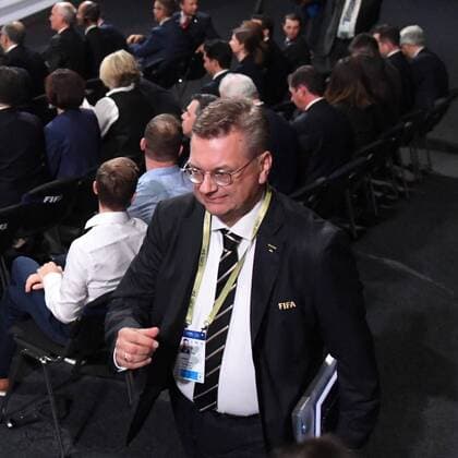 Fussball, Herren, Saison 2017 18, Ein Tag vor Beginn der Weltmeisterschaft in Russland, 68. FIFA-Kongress im Moskauer Expocenter, DFB-Präsident Reinhard Grindel verlässt den Saal nach der Abstimmung über die WM-Vergabe 2006, 13.06. 2018, Copyright: xMatthiasxKochx