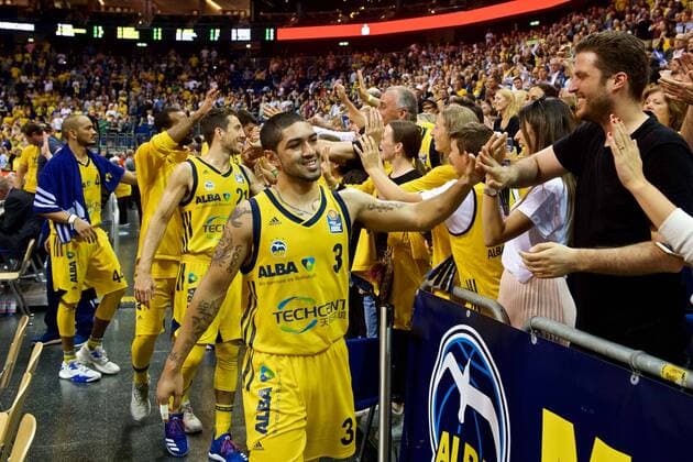 Bilder des Tages - SPORT Basketball Berlin 13.06.2018 easyCredit-BBL 1. Bundesliga Saison 2017 2018 Playoffs Finale Spiel 4 Alba Berlin - FC Bayern München Jubel Alba Peyton Siva (Alba Berlin, No.03)