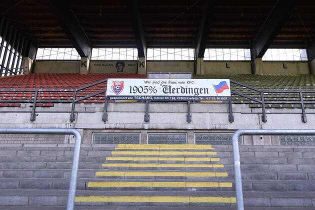 Fußball Grotenburg-Stadion am 11.06.2018 in Krefeld Das Grotenburg-Stadion, ehemals als Grotenburg-Kampfbahn bekannt, ist ein Fußballstadion im Krefelder Stadtteil Bockum. Es beheimatet seit 1971 den Fußballverein KFC Uerdingen.