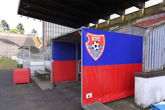 Fußball Grotenburg-Stadion am 11.06.2018 in Krefeld Das Grotenburg-Stadion, ehemals als Grotenburg-Kampfbahn bekannt, ist ein Fußballstadion im Krefelder Stadtteil Bockum. Es beheimatet seit 1971 den Fußballverein KFC Uerdingen.