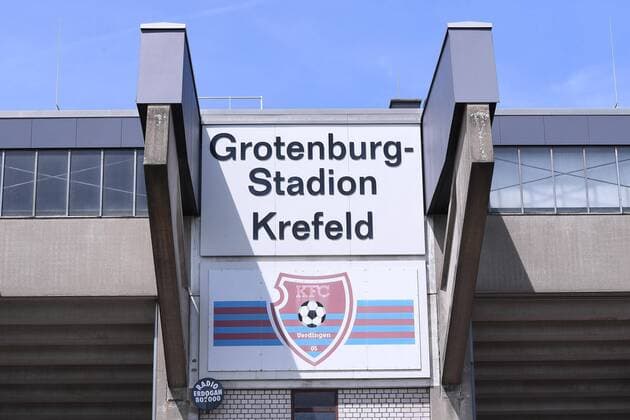 Fußball Grotenburg-Stadion am 11.06.2018 in Krefeld Das Grotenburg-Stadion, ehemals als Grotenburg-Kampfbahn bekannt, ist ein Fußballstadion im Krefelder Stadtteil Bockum. Es beheimatet seit 1971 den Fußballverein KFC Uerdingen.