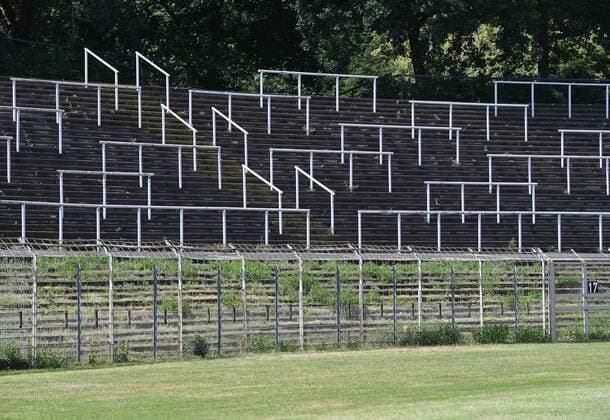 Fußball Grotenburg-Stadion am 11.06.2018 in Krefeld Das Grotenburg-Stadion, ehemals als Grotenburg-Kampfbahn bekannt, ist ein Fußballstadion im Krefelder Stadtteil Bockum. Es beheimatet seit 1971 den Fußballverein KFC Uerdingen.