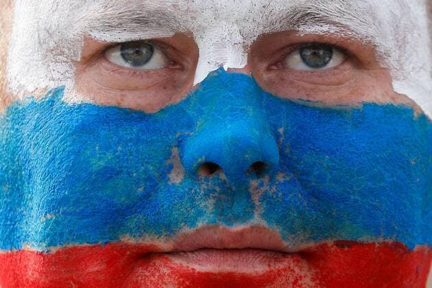 WM 2018, Fans KALININGRAD, RUSSIA - JUNE 14, 2018: A fan with a Russian flag painted on his face at the 2018 FIFA World Cup WM Weltmeisterschaft Fussball Fan Zone in Central Square. Vitaly Nevar TASS  TS08441C