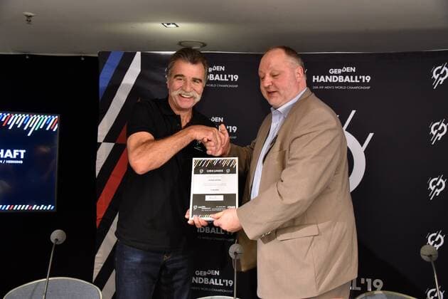 Heiner Brand , Botschafter der Handball WM , l-r, und Andreas Michelmann, DHB Präsident posieren am 15.06.2018 in Köln bei der Vorstellung des Handball WM Botschafter. Die Handball WM 2019 findet vom 10. - 27. Januar 2019 unter anderem auch in der Lanxess Arena in Köln statt.