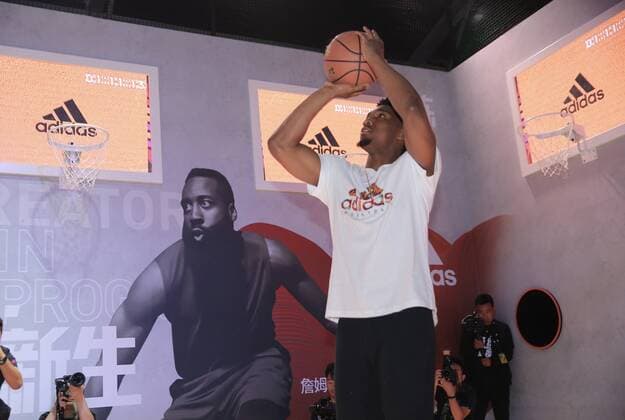 NBA Basketball Herren USA star Donovan Mitchell attends a promotional activitiy hosted by Adidas in Beijing, China, 15 June 2018. Tracy McGrady, Donovan Mitchell highlight Adidas activitiy in Beijing  20180615_49052