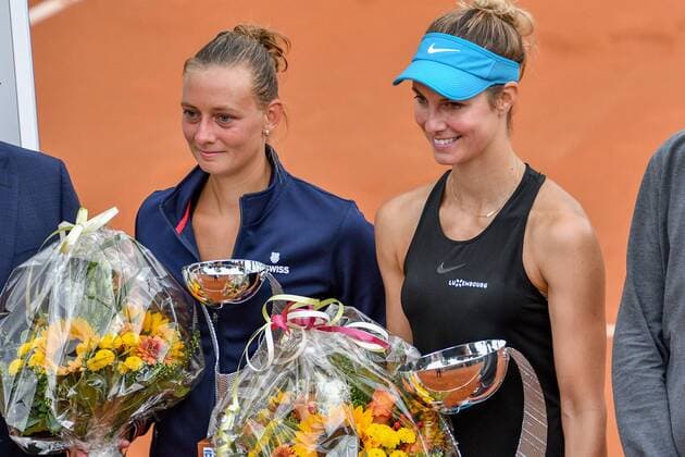 GER, ITF Womens Circuit, 6. ITF- Bredeney Ladies Open 2018 vom 11.-16. Juni 16.06.2018, Verein: Tennisclub Bredeney e.V. Essen (5037) Zeißbogen 29, 45133 Essen , Essen, GER, ITF Womens Circuit, 6. ITF- Bredeney Ladies Open 2018 vom 11.-16. Juni , im Bild Mandy Minella (LUX) (re) mit Pokal nach ihrem Sieg gegen Cindy Burger (NED) (li) im Finale der 6. ITF- Bredeney Ladies Open 2018