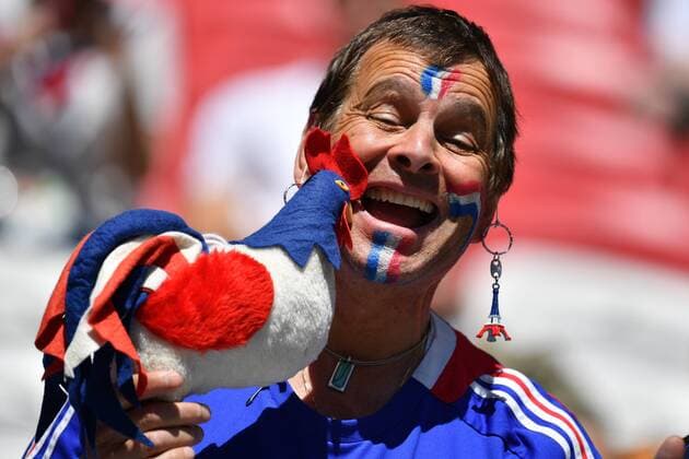 WM 2018, Fans franzoesicher Fan,Fussballfan, Mann,maennlich. Frankreich (FRA)-Australien (AUS) 2-1, Vorrunde, Gruppe C, Spiel 5, am 16.06.2018 in Kasan,Kasan Arena. Fussball Weltmeisterschaft 2018 in Russland vom 14.06. - 15.07.2018. *** French fan Soccer fan Male Male France FRA Australia AUS 2 1 Preliminary Group C Match 5 on 16 06 2018 in Kazan Kazan Arena Soccer World Cup 2018 in Russia on 14 06 15 07 2018