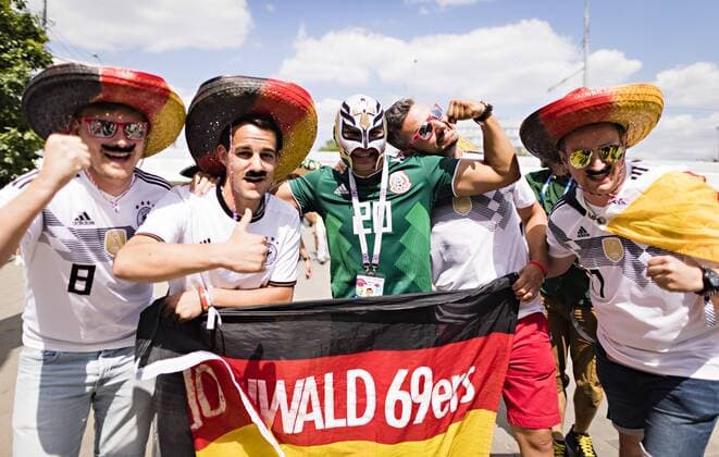 Moskau, 17.06.2018 Deutsche und Mexikanische Fans Land und Leute