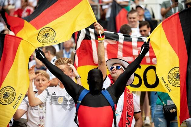WM 2018, Fans 180617 Fans of Germany before the FIFA World Cup WM Weltmeisterschaft Fussball group stage match between Germany and Mexico on June 17, 2018 in Moscow. Photo: Petter Arvidson BILDBYRAN kod PA 92069 *** 180617 Fans of Germany before the FIFA World Cup group stage match between Germany and Mexico on June 17, 2018 in Moscow Photo Petter Arvidson BILDBYRAN Code PA 92069  Copyright: PETTERxARVIDSON BB180617PA033