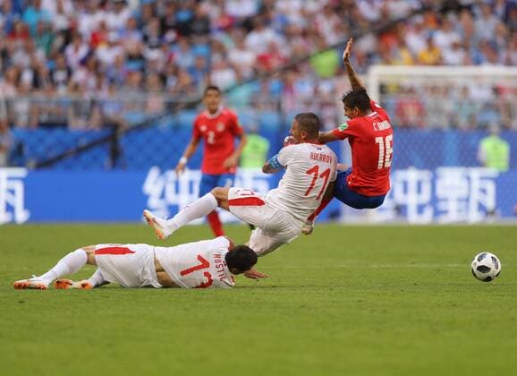 Bilder des Tages - SPORT (180617) -- SAMARA, June 17, 2018 -- Cristian Gamboa (R) of Costa Rica vies with Aleksandar Kolarov (C) and Filip Kostic of Serbia during a group E match between Costa Rica and Serbia at the 2018 FIFA World Cup WM Weltmeisterschaft Fussball in Samara, Russia, June 17, 2018. Serbia won 1-0. ) (SP)RUSSIA-SAMARA-2018 WORLD CUP-GROUP E-COSTA RICA VS SERBIA FeixMaohua 