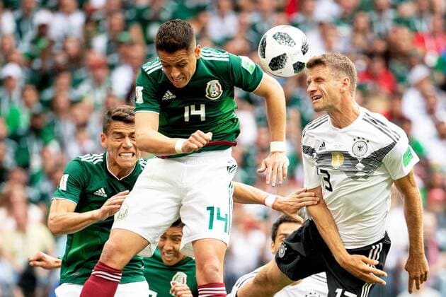 180617 Javier Hernandez of Mexico and Thomas Müller of Germany during the FIFA World Cup WM Weltmeisterschaft Fussball group stage match between Germany and Mexico on June 17, 2018 in Moscow. Photo: Petter Arvidson BILDBYRAN kod PA 92069 Copyright: PETTERxARVIDSON BB180617PA047