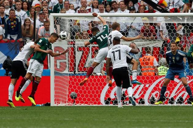 Mexican midfielder Hector Herrera (2L) heads the ball during the FIFA World Cup WM Weltmeisterschaft Fussball 2018 Group F soccer match between Germany and Mexico, in Moscow, Russia, 17 June 2018. GERMANY VS. MEXICO !ACHTUNG: NUR REDAKTIONELLE NUTZUNG!  Copyright: xAlbertoxEstevezx FWC09-79 20180617-636648526347146818
